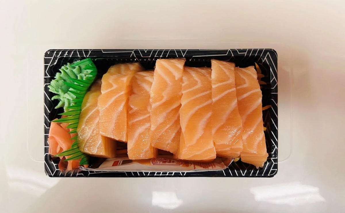 salmon sashimi 三文魚刺身